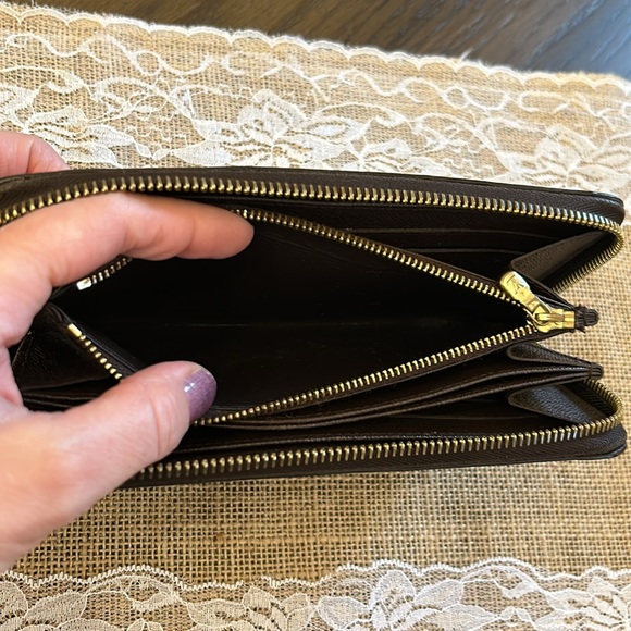 AUTHENTIC Louis Vuitton DAMIER EBENE zippy wallet with no signs of wear - Picture 9 of 13